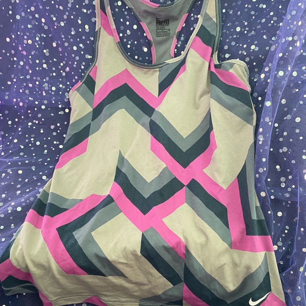 Nike women’s dri-fit tank. Great condition! Size XL